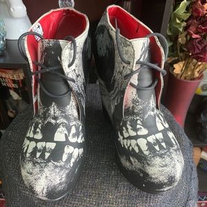 Iron Fist Platform Loose Tooth Booties Sz USW 7